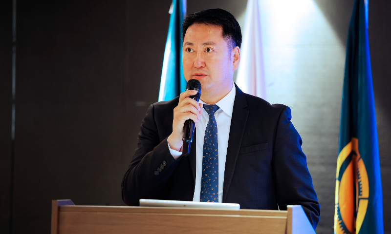 Стандарт, хэмжил зүйн газрын Удирдах ажилтны зөвлөгөөн өнөөдөр эхэллээ. Тус зөвлөгөөнд Стандарт, хэмжил зүйн газрын удирдлагууд, 21 аймаг дахь Стандарт, хэмжил зүйн хэлтсийн дарга, нягтлан бодогч, лабораторийн эрхлэгч болон хэвлэл мэдээлэл, олон нийттэй харилцах ажилтнууд оролцож байна. 