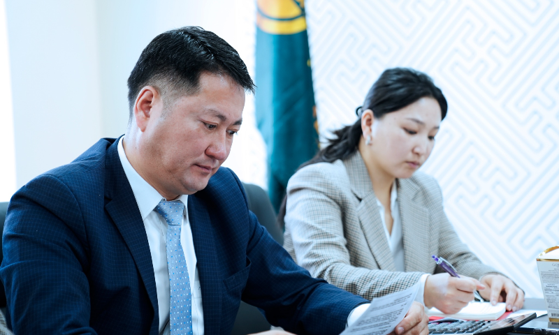 Өнөөдөр Стандарт, хэмжил зүйн газрын дарга С.Батбаатар “Монгол Улс дахь Олон Улсын Худалдааг дэмжих төсөл (ITDM)”–ийн удирдагч ноён Стефан Мозерыг хүлээн авч уулзлаа.  
