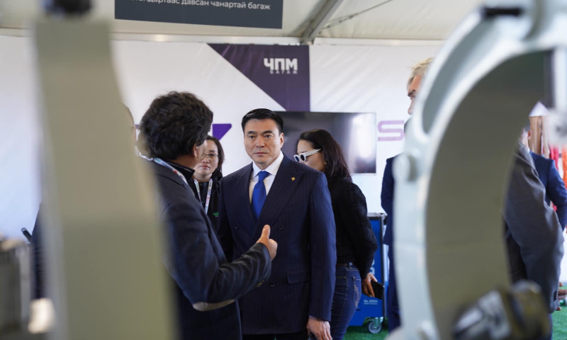 “Бүсчилсэн хөгжил-Аж үйлдвэрийн бодлого” сэдвээр илтгэл хэлэлцүүллээ