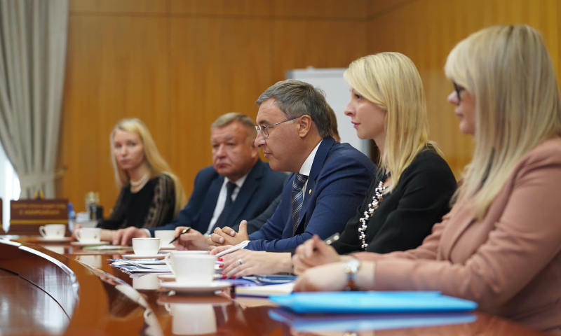 Монгол Улсад эрэлттэй байгаа мэргэжлээр оюутан залуусыг ОХУ-д суралцуулах асуудлаар санал солилцлоо