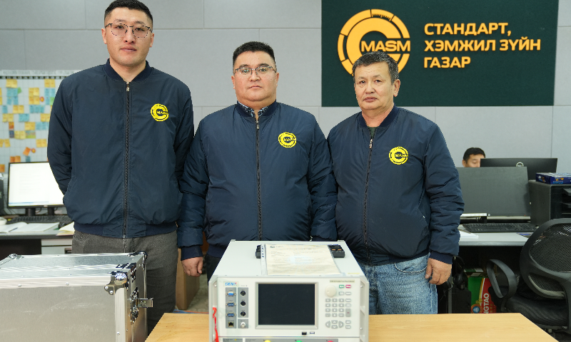 ОЛОН УЛСЫН ШААРДЛАГАД НИЙЦСЭН ХЭМЖИЛ ЗҮЙН ЭТАЛОН ТӨХӨӨРӨМЖИЙГ БАЯН-ӨЛГИЙ АЙМАГТ НЭВТРҮҮЛЛЭЭ  