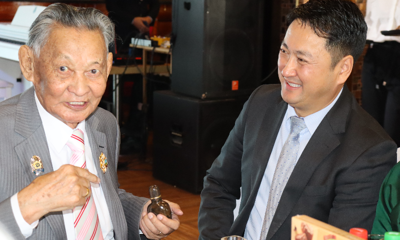 ЭХ ОРНЫХОО ТУСГААР ТОГТНОЛ, ХӨГЖИЛ ДЭВШЛИЙН ТӨЛӨӨ ХҮЧИН ЗҮТГЭСЭН АХМАДУУДДАА БАЯРЫН МЭНД ХҮРГЭЕ!