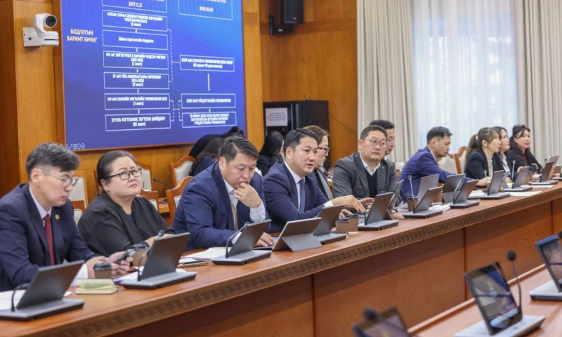 МУ-ын Засгийн газраас өргөн мэдүүлсэн “Стандартчилал, техникийн зохицуулалт, тохирлын үнэлгээний итгэмжлэлийн тухай” хуулийн шинэчилсэн найруулгын төслийг Байнгын хороо, УИХ-ын чуулганы нэгдсэн хуралдаанаар хэлэлцүүлэх бэлтгэл хангах, санал, дүгнэлтийн төсөл боловсруулах үүрэг бүхий ажлын хэсгийн анхны хуралдаан өнөөдөр боллоо.  