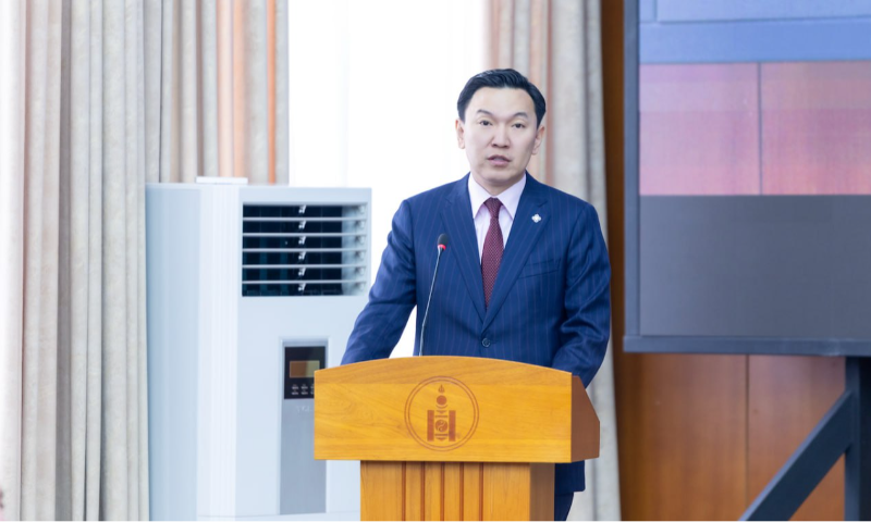 &#55357&#56633Монгол Улсын Их Хурлын дарга Н.Учрал: "Манай бизнес эрхлэгчдэд тулгамдаж буй гол асуудлын нэг нь ЕАЭЗХ-ны гишүүн улс бүр стандарт, техникийн зохицуулалт, гарал үүслийн дүрэм, тохирлын баталгаажуулалтыг харилцан адилгүй хэрэгжүүлж буй явдал юм. Тиймээс дээрх хүндрэлүүдийг арилгах, харилцан хүлээн зөвшөөрөх тогтолцоог боловсронгуй болгох чиглэлээр холбогдох талуудтай идэвхтэй хамтран ажиллаж, бодит үр дүнд хүрэх арга хэмжээг үе шаттайгаар хэрэгжүүлнэ". 